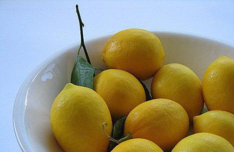 Bir kemikten ev limonu nasıl büyüyün